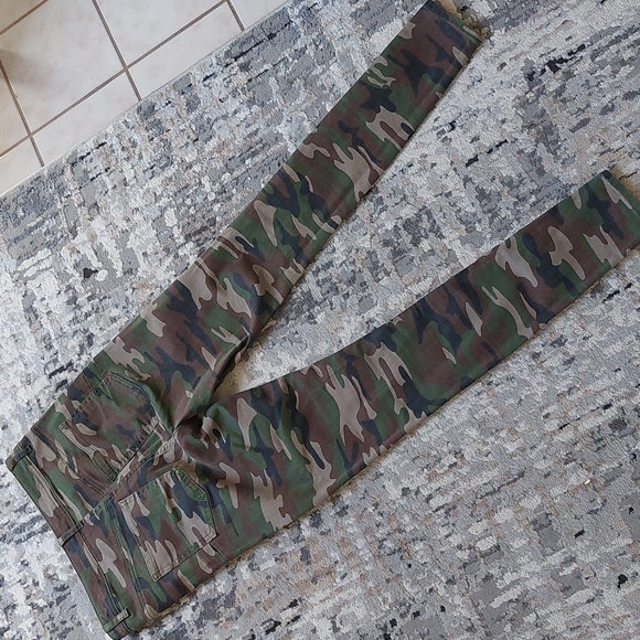 NWOT Forever 21 High Rise Camo Skinny Jeans - Picture 6 of 9
